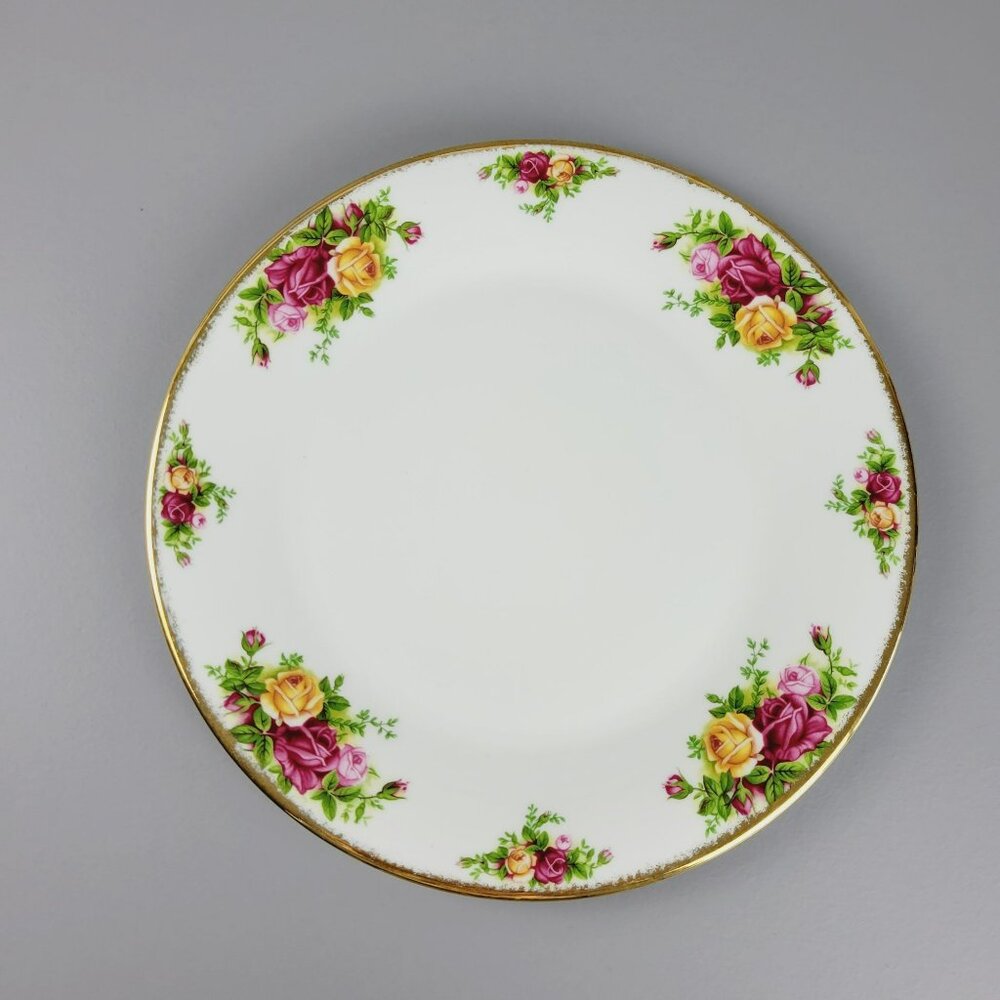 Royal Albert Old Country Roses Dinner Plate Fluted Edge Pretty Gold Trim England